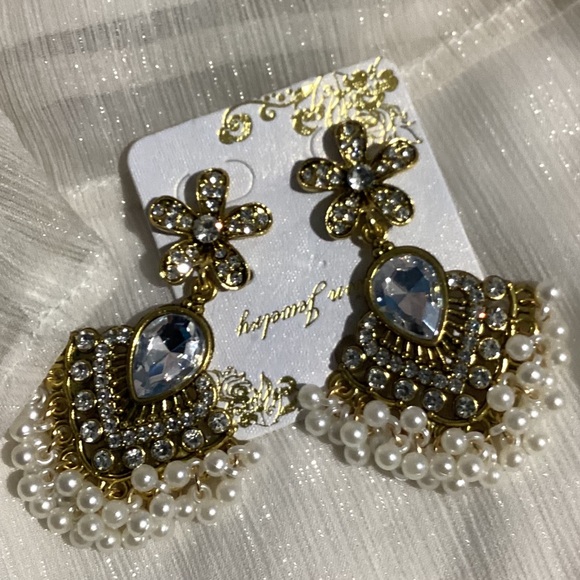 Antique Gold Vintage Style Elegant Sparkly Flower Drop Pearl Tassel Drop Earring - Picture 2 of 16